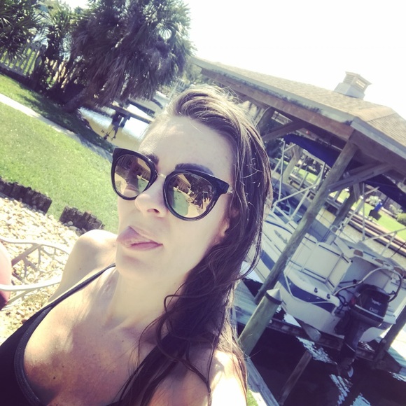 Meet your Posher, Crystal - Picture 2 of 2